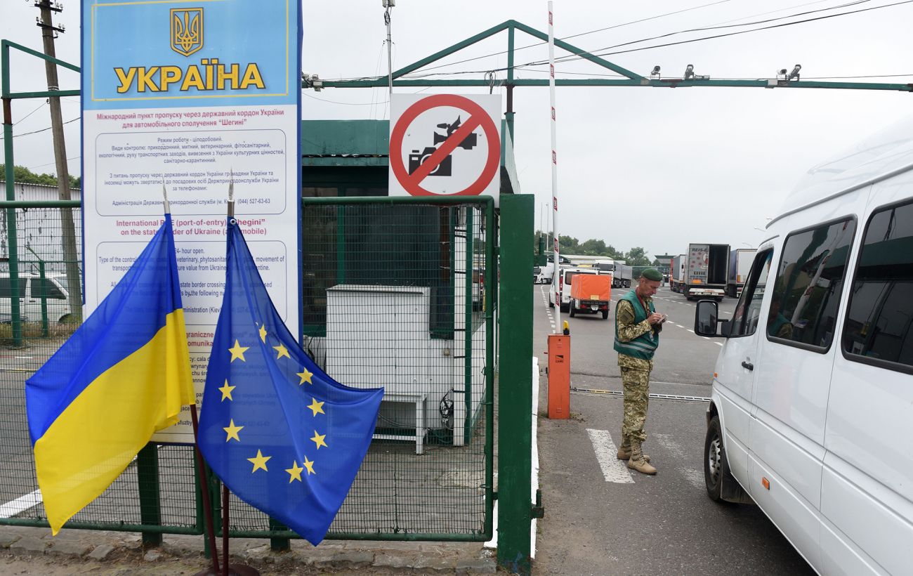 У сервісі "єЧерга" змінили правила виїзду з України: що нового