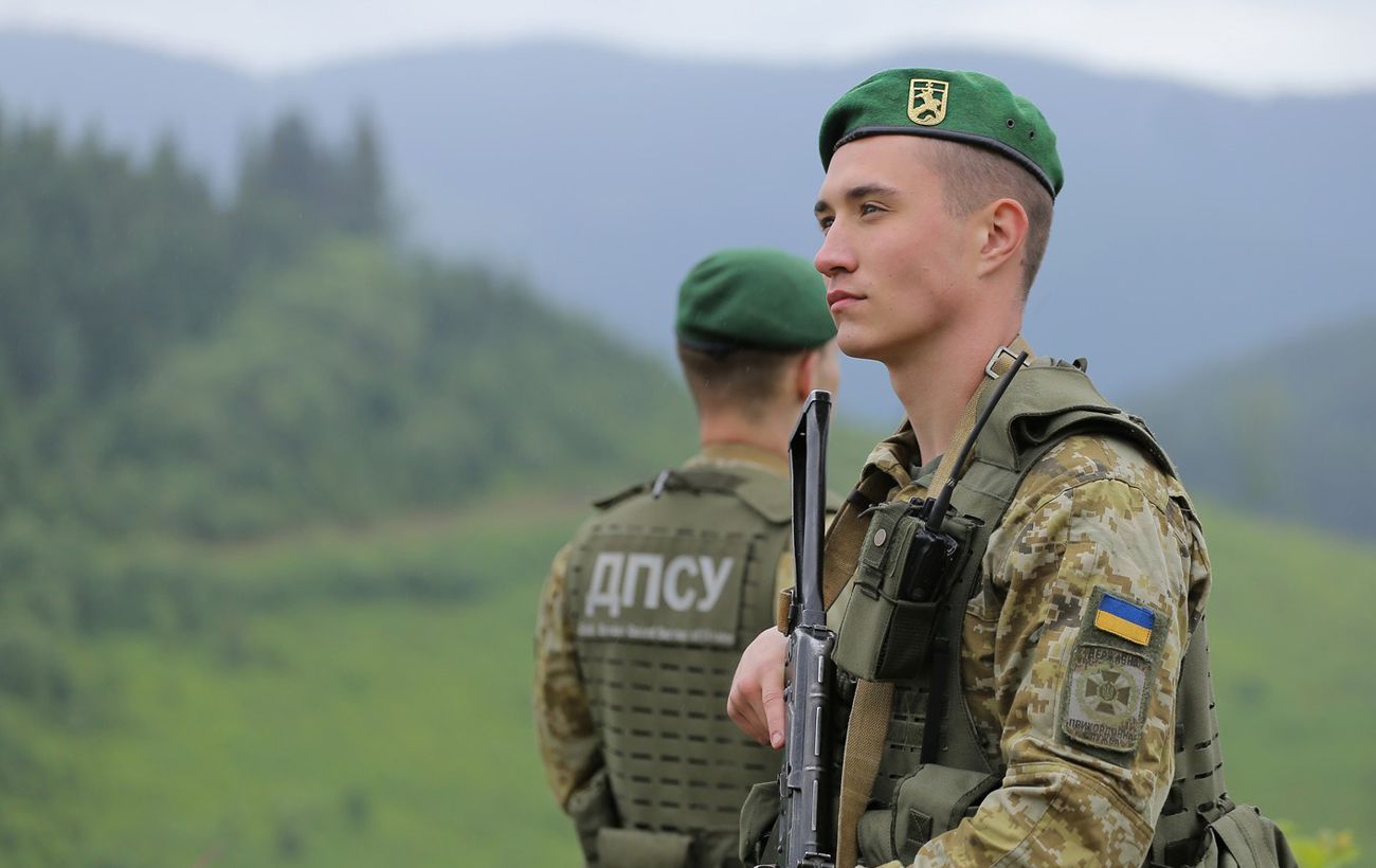 Ворог не встиг втекти. Прикордонники знищили колону окупантів на мотоциклах (відео)