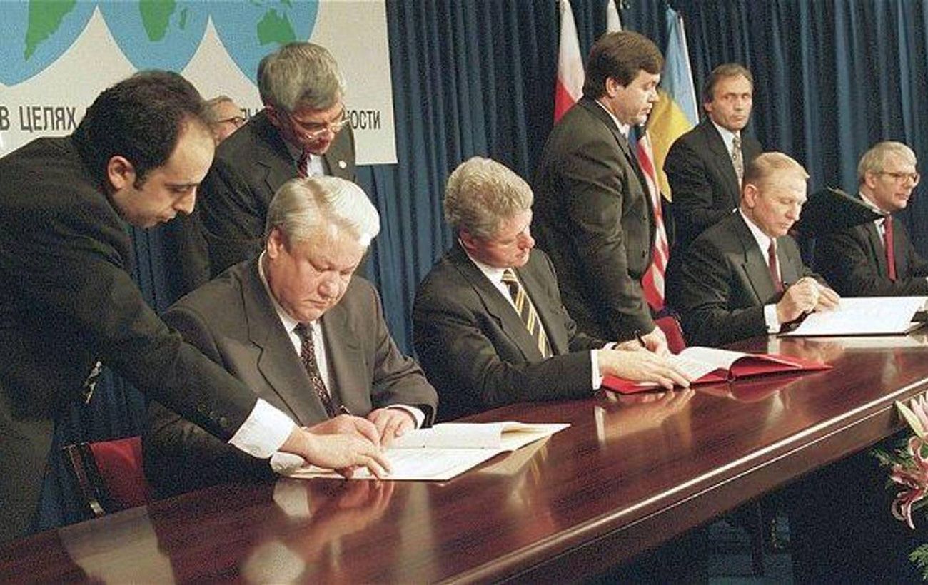 Замість НАТО - "паперові гарантії". Чому Будапештський меморандум не врятував Україну