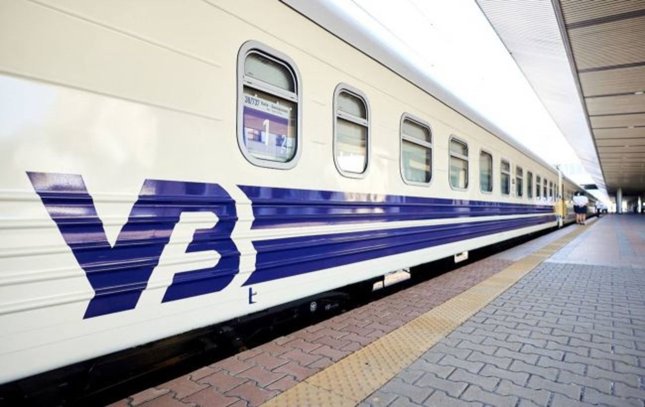 УЗ попередила про затримку та зміни маршрутів низки поїздів через обстріли РФ