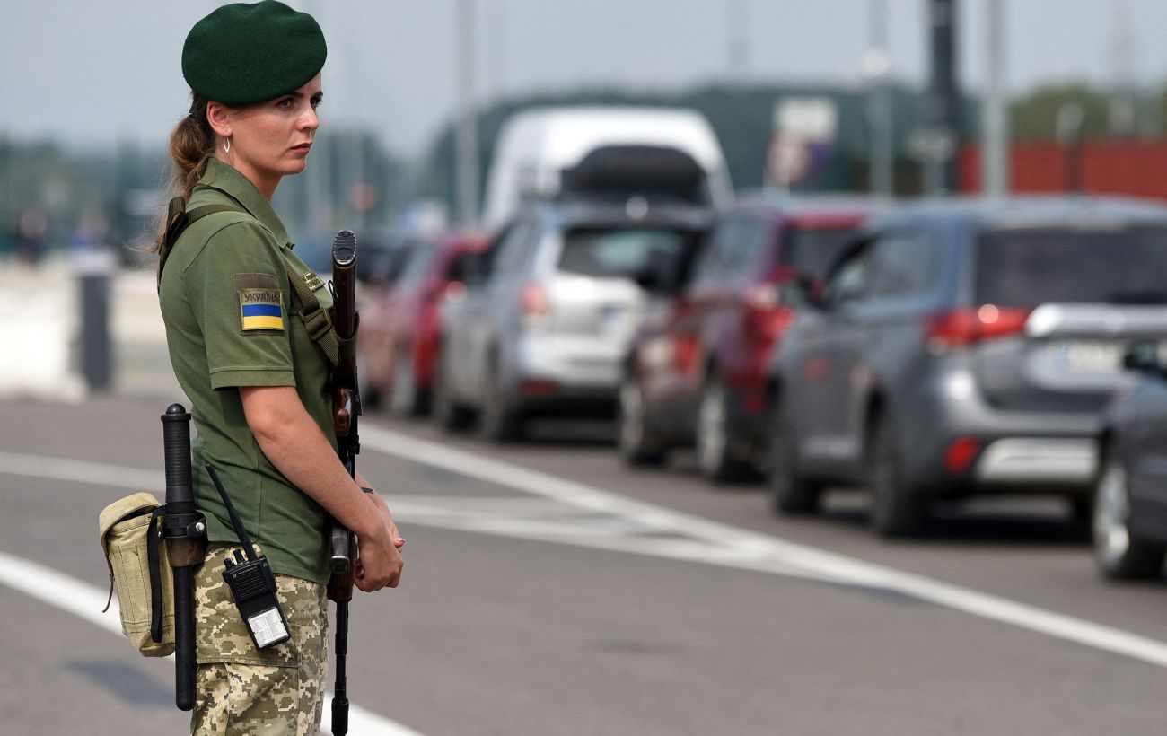 Чи посилився виїзд з України після дозволу для чоловіків до 22 років: відповідь ДПСУ