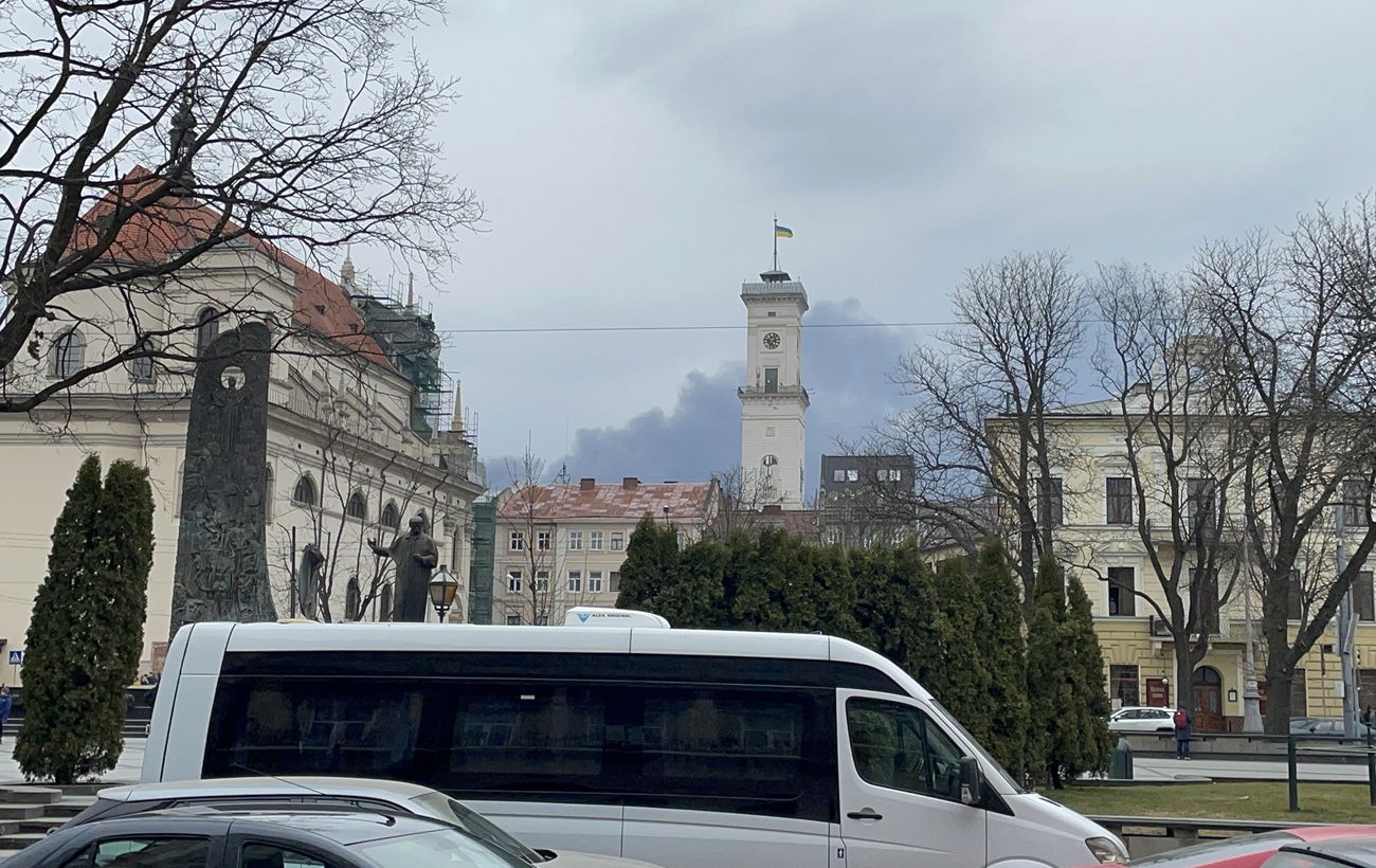 У Львові через масовані удари перебої зі світлом, транспорт поки не вийде на маршрути