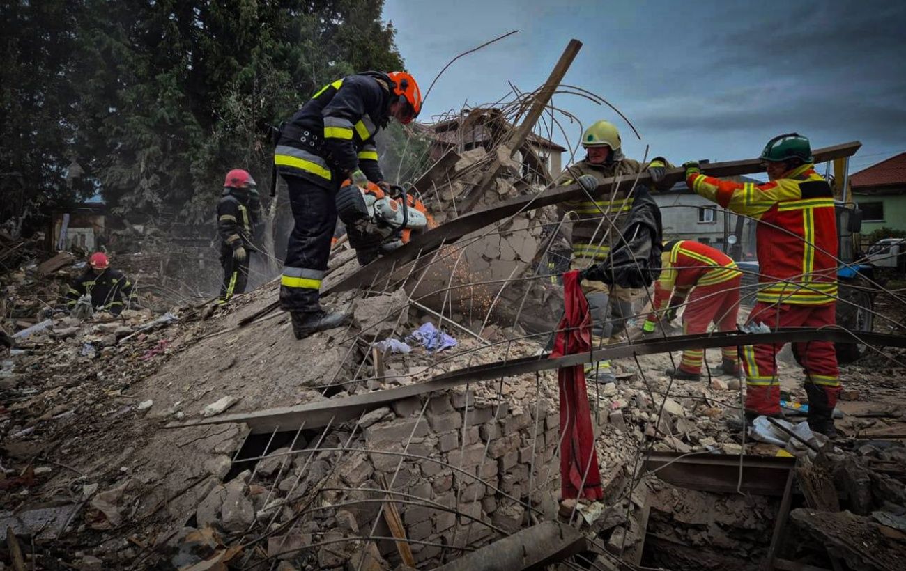 Під завалами на Львівщині можуть перебувати люди, триває рятувальна операція, - Клименко