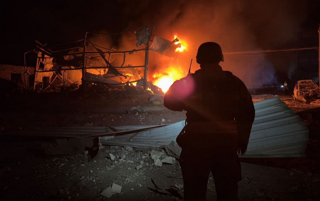 Кожна ніч - випробування на витримку: перші хвилини після удару РФ по Запоріжжю (відео)