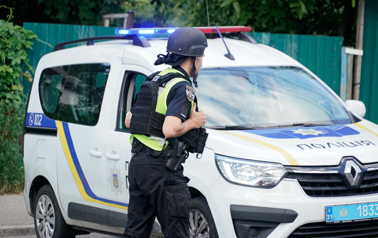 У Вінниці чоловік влаштував стрілянину біля ТЦ, є поранений