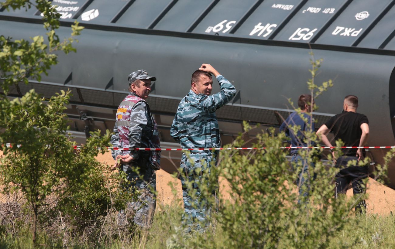 У Ленобласті партизани підірвали колію, паралізовано потяг із військовим вантажем, - джерела