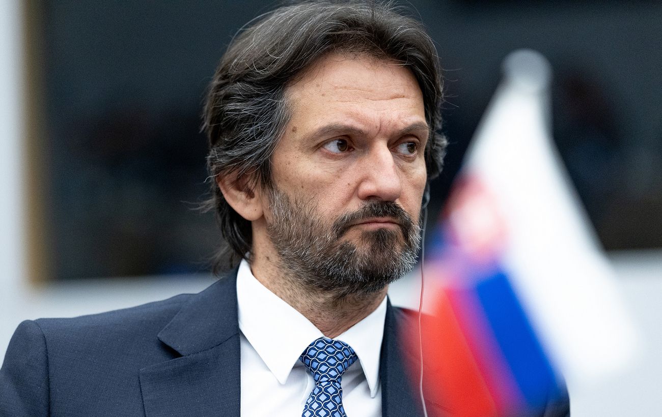 Словаччина заявила, що більше не даруватиме зброю Україні