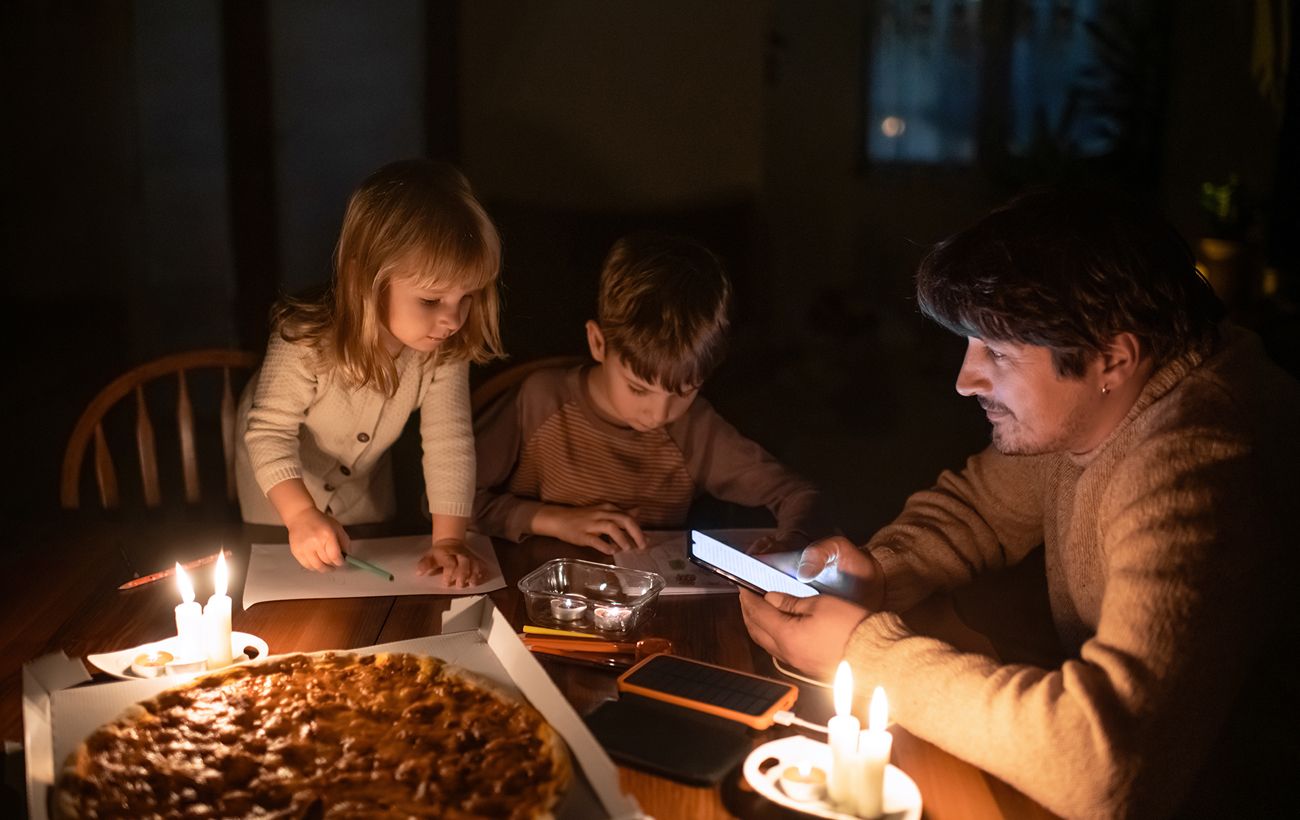 Масована атака РФ: у Києві повністю знеструмлено лівий берег міста