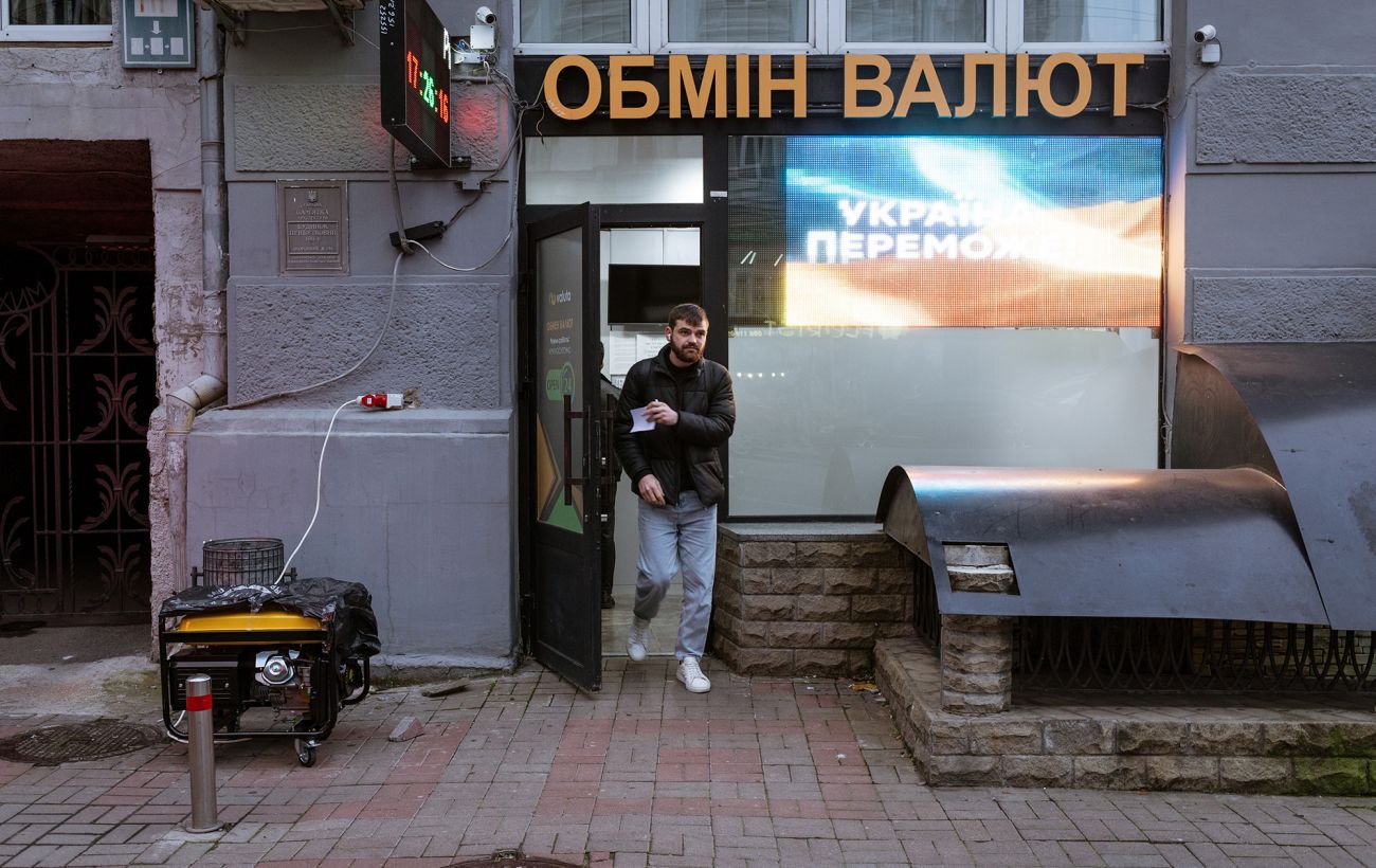 Через удар по Україні перша область ввела графіки аварійних відключень світла