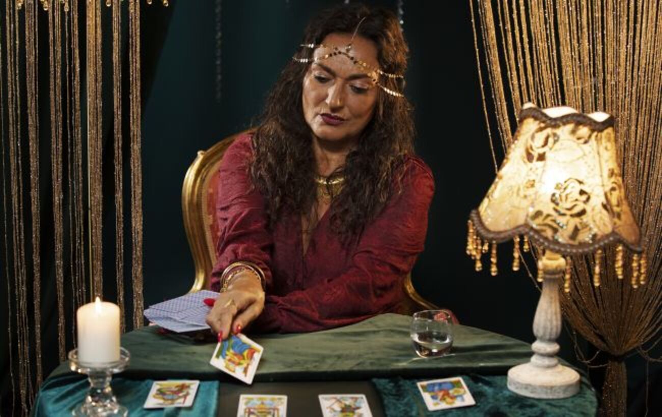 Таро-гороскоп на 11 жовтня: хвиля щастя накриє ці знаки Зодіаку з головою