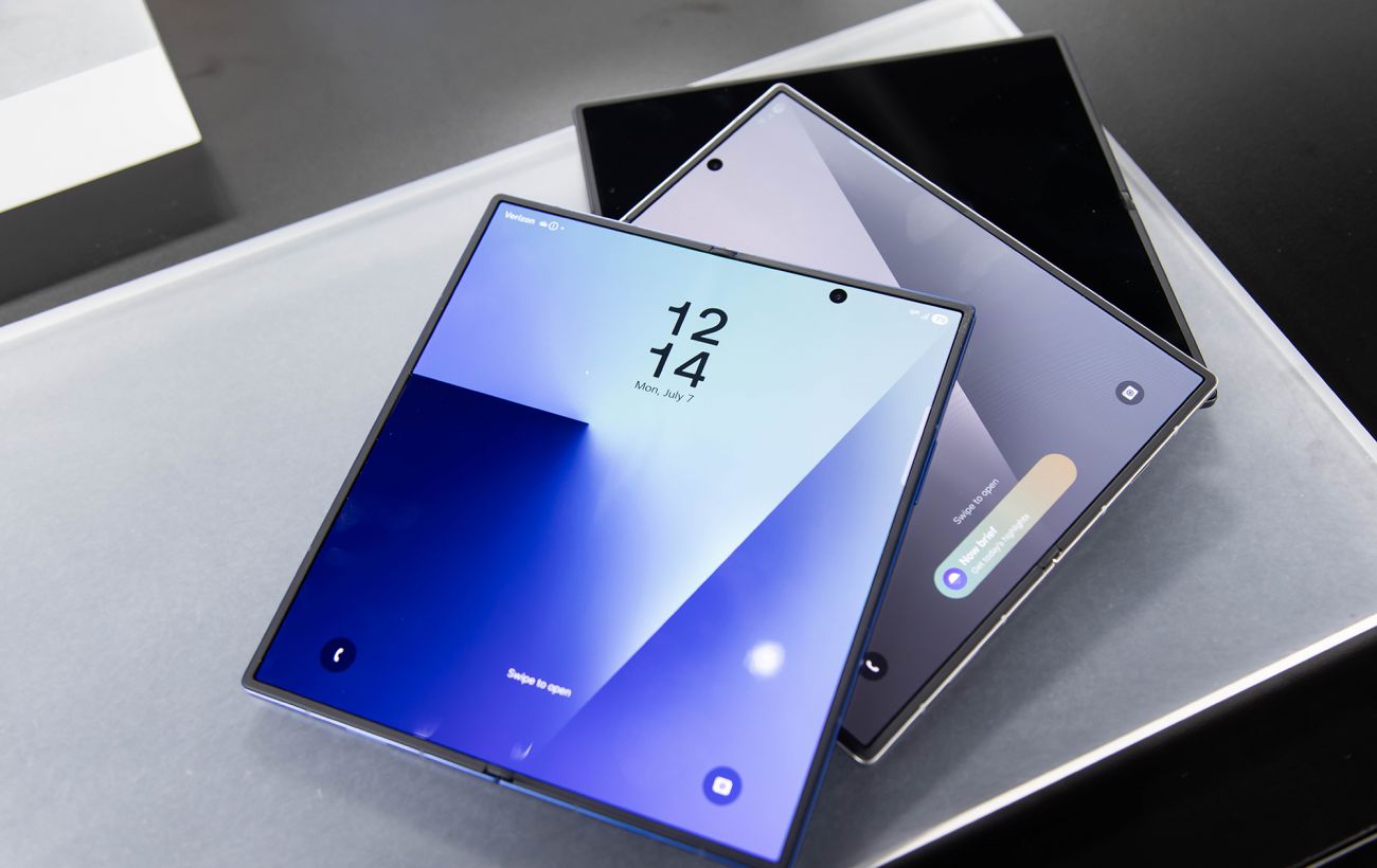 Samsung представила перший у світі смартфон, який складається втричі: що про нього відомо