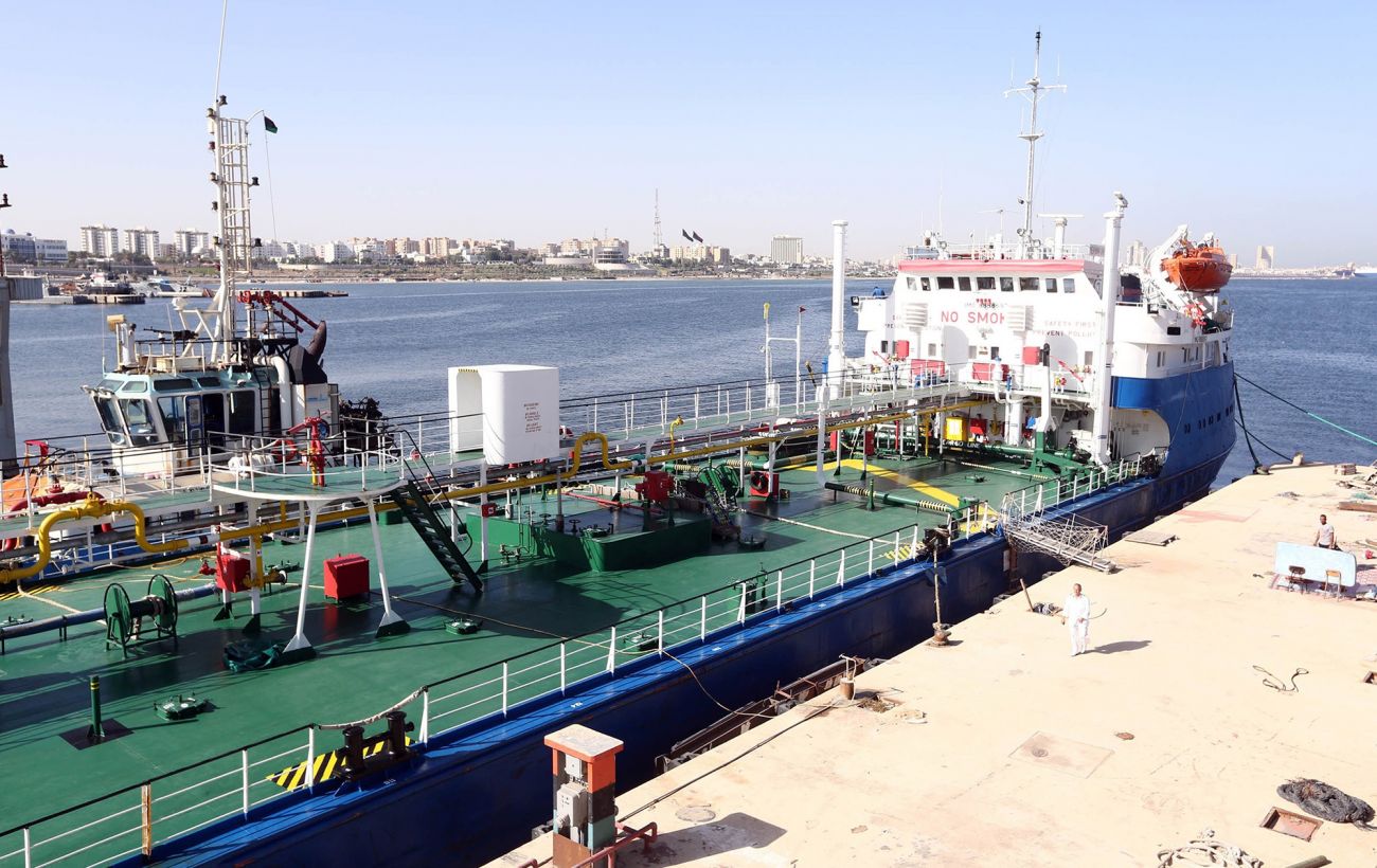 Мільйони барелів нафти з РФ можуть "зависнути" у морі через санкції США, - Bloomberg