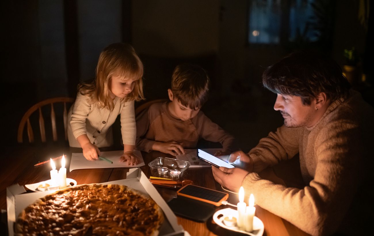 Як сьогодні вимикатимуть світло в Україні: повний список по областях