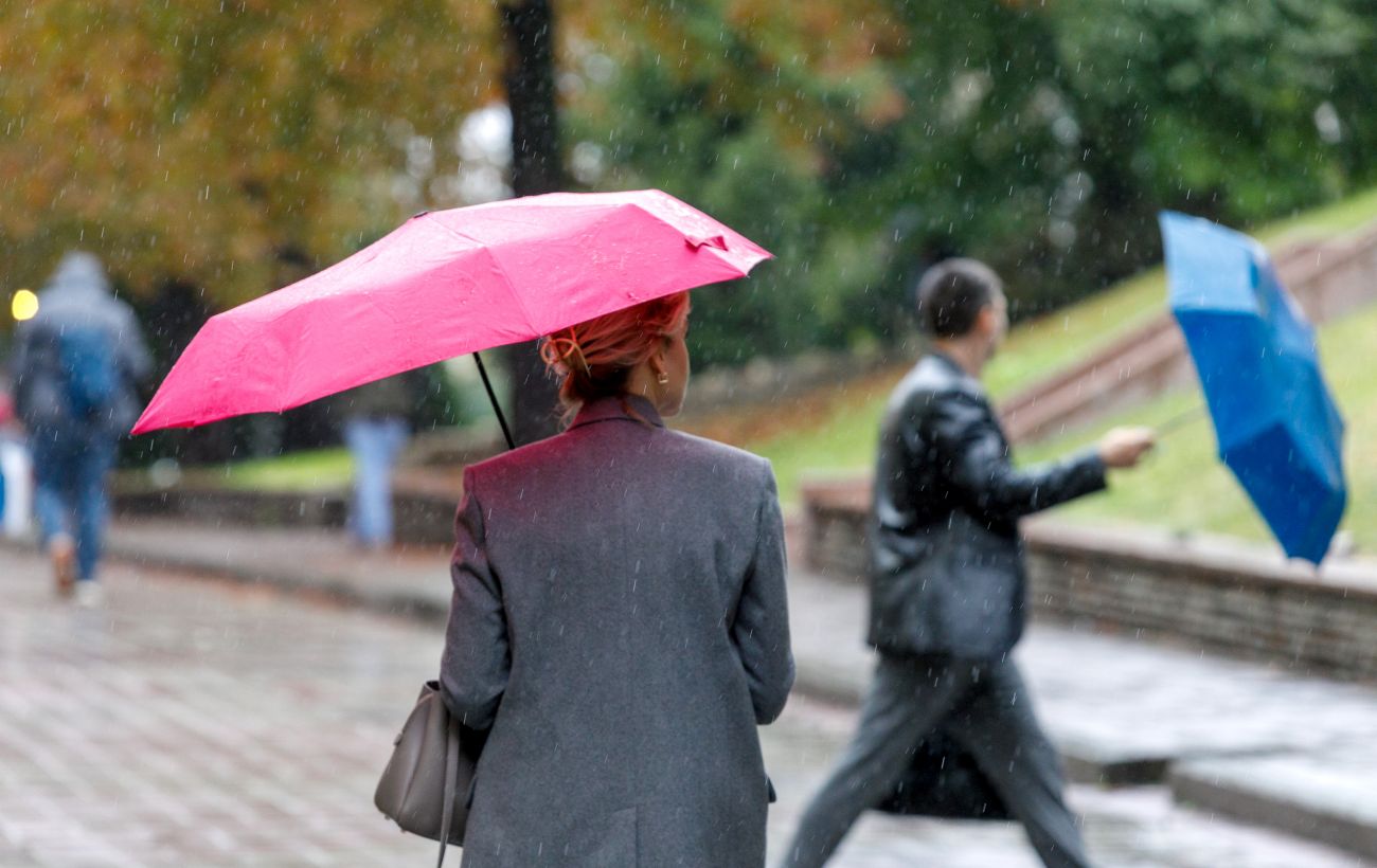 Мокрий сніг та ожеледиця: якою буде погода в Україні 23 листопада