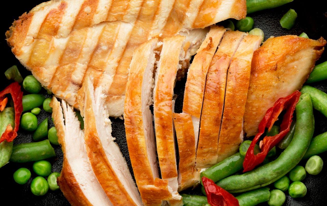 Соковите куряче філе, яке готується кілька хвилин: дуже легкий рецепт