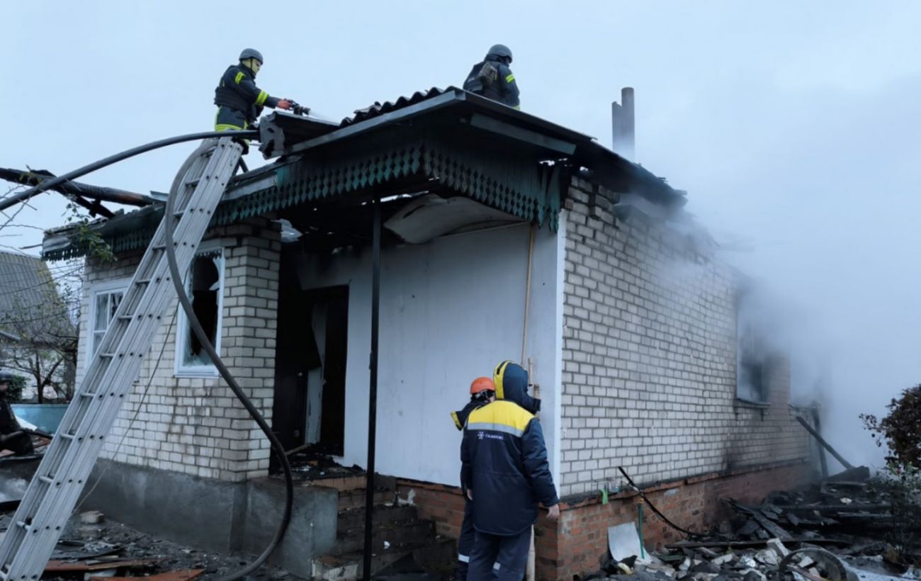 РФ зранку атакувала Чернігів дронами: пошкоджено приватний будинок, є поранені