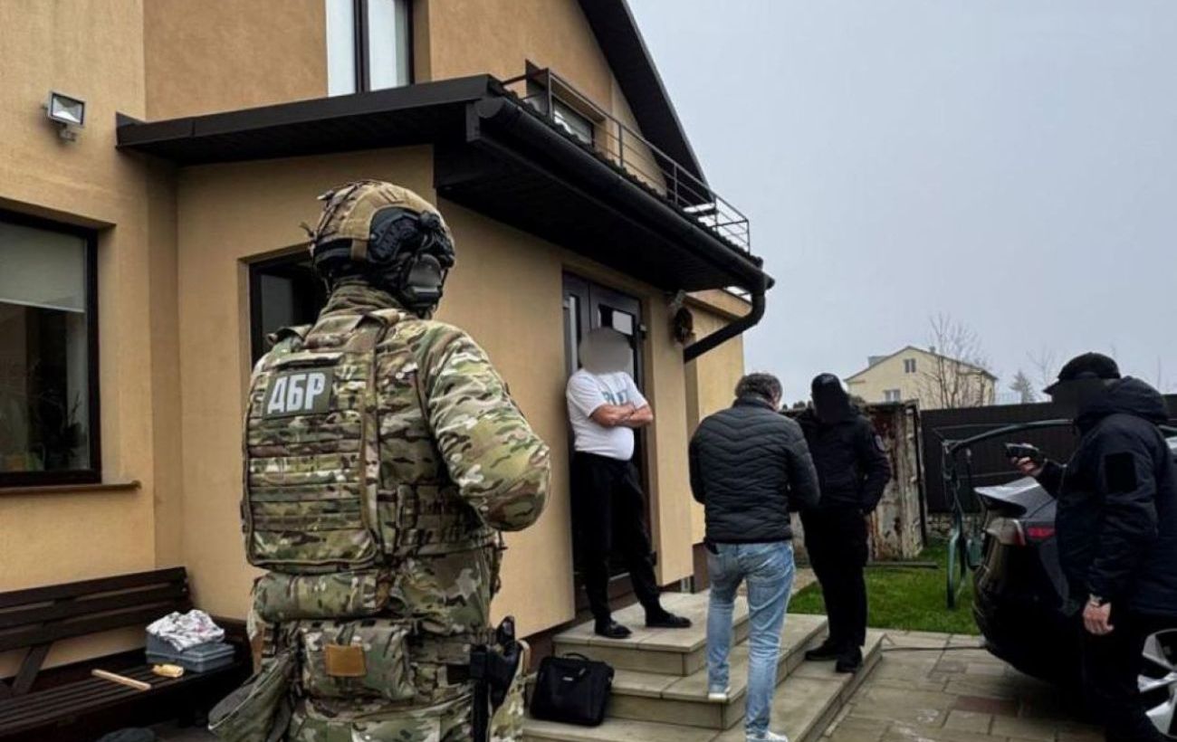 Мільйони на хабарях. Топчиновники Держпраці організували масштабну схему поборів, - ДБР