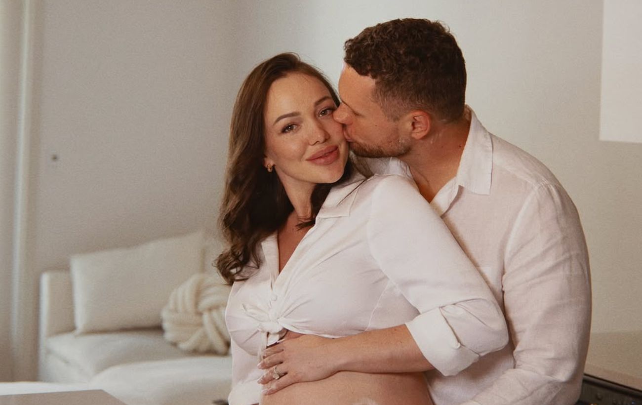 Зірка "Холостяка" показала нові фото з новонародженою донькою