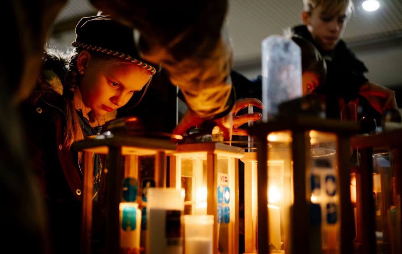 Вифлеємський вогонь миру доставили до України: що це за традиція