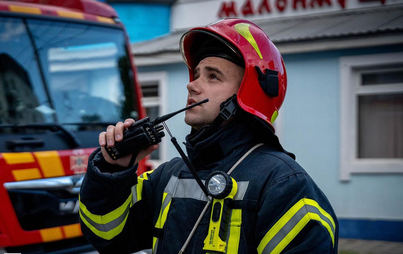 Росіяни масовано атакують Суми: у місті лунають вибухи