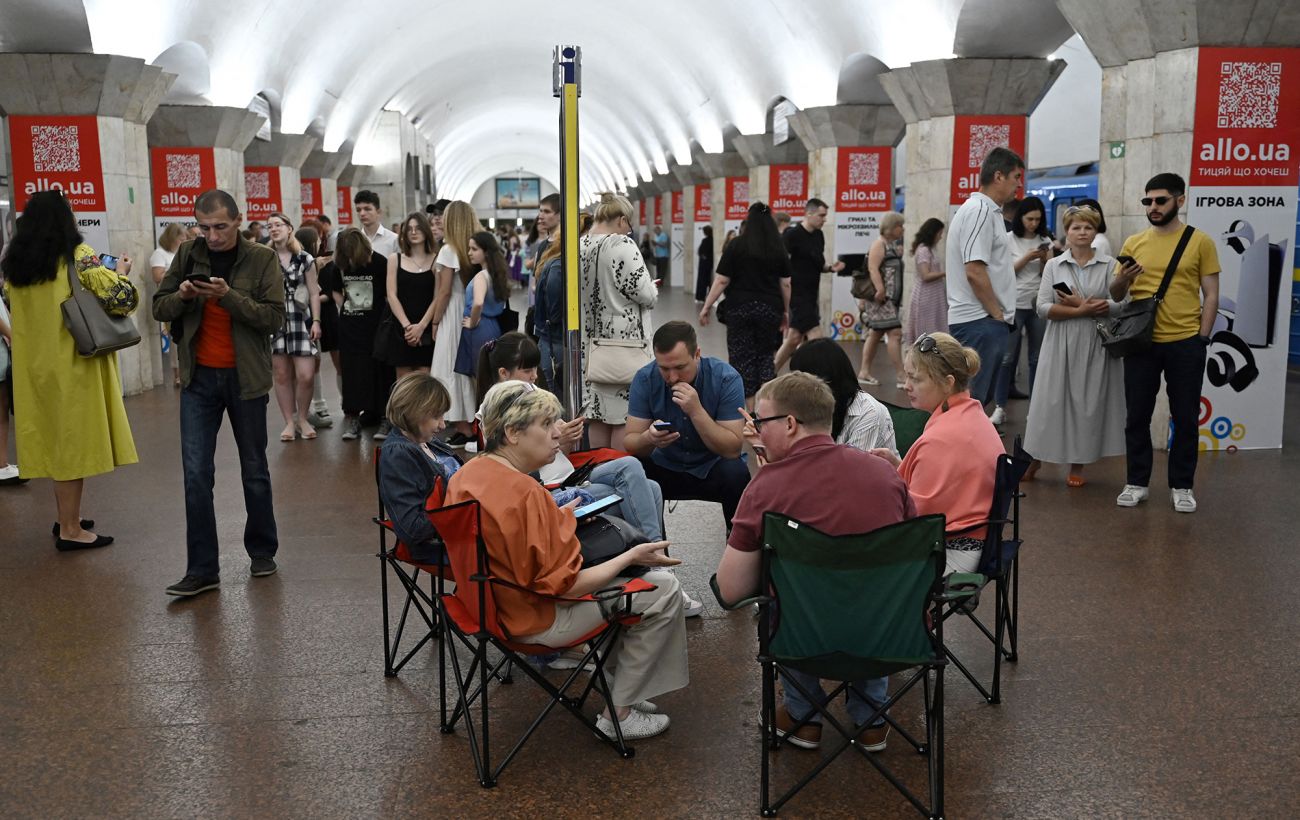 Українці готові терпіти війну стільки, скільки потрібно? Що показало опитування КМІС