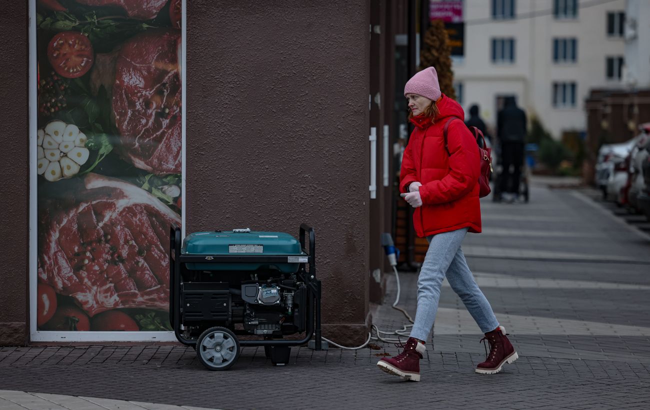 Де та як сьогодні в Україні вимикають світло: список областей та графіків