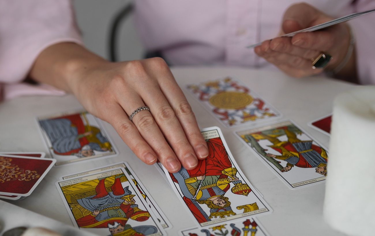 Таро-гороскоп на 19 грудня: які знаки Зодіаку опиняться на порозі доленосних рішень