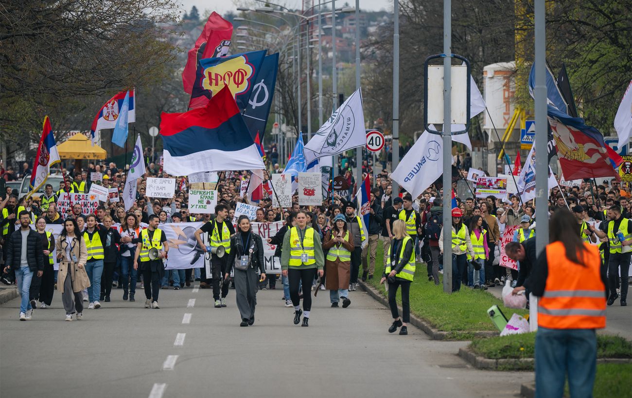 Тисячі студентів у Сербії вийшли на протести проти тиску влади на університети