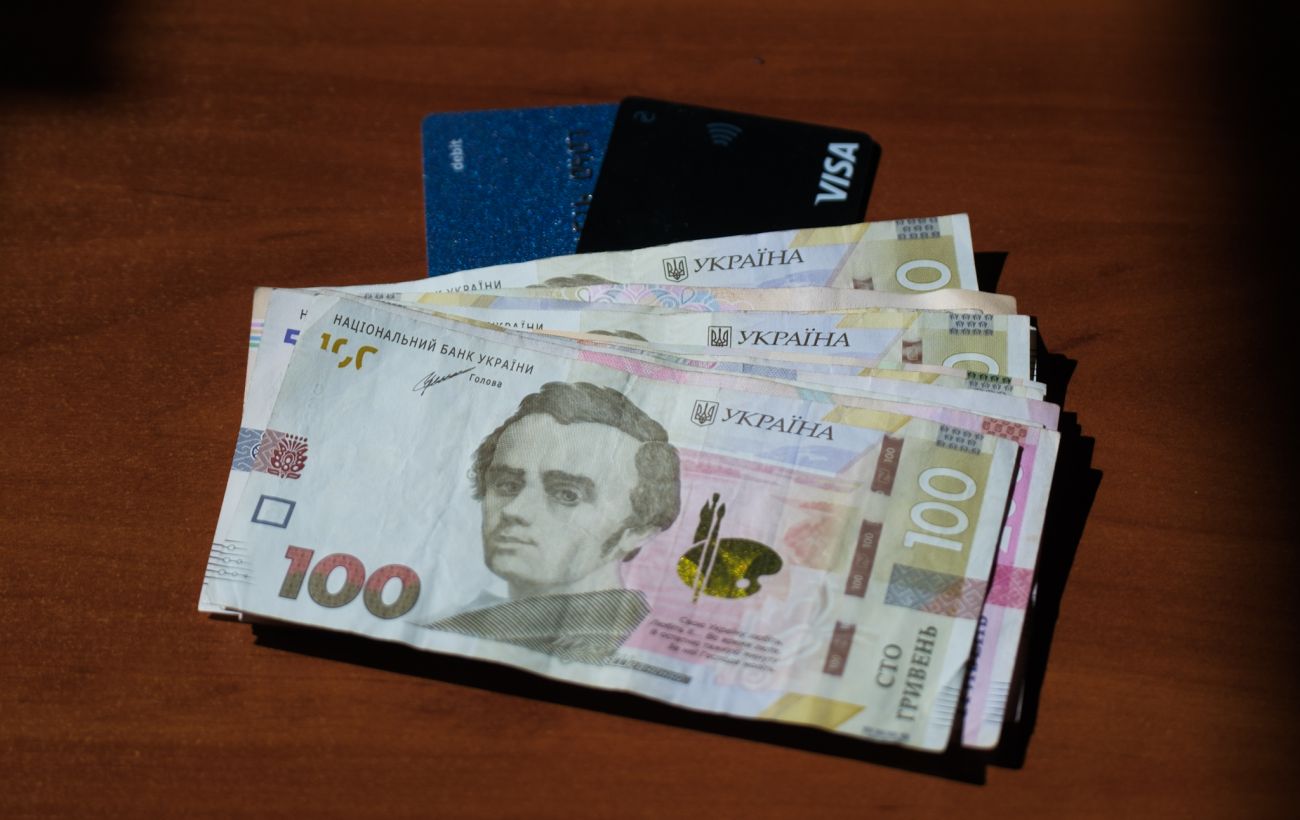 Середня зарплата в Україні зросла: де платять найбільше та найменше