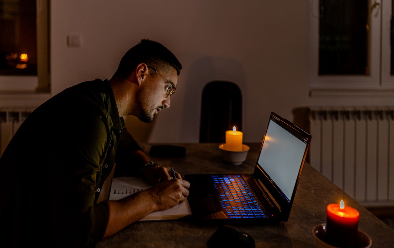 Відключення для всіх областей: в "Укренерго" повідомили про графіки на 8 січня