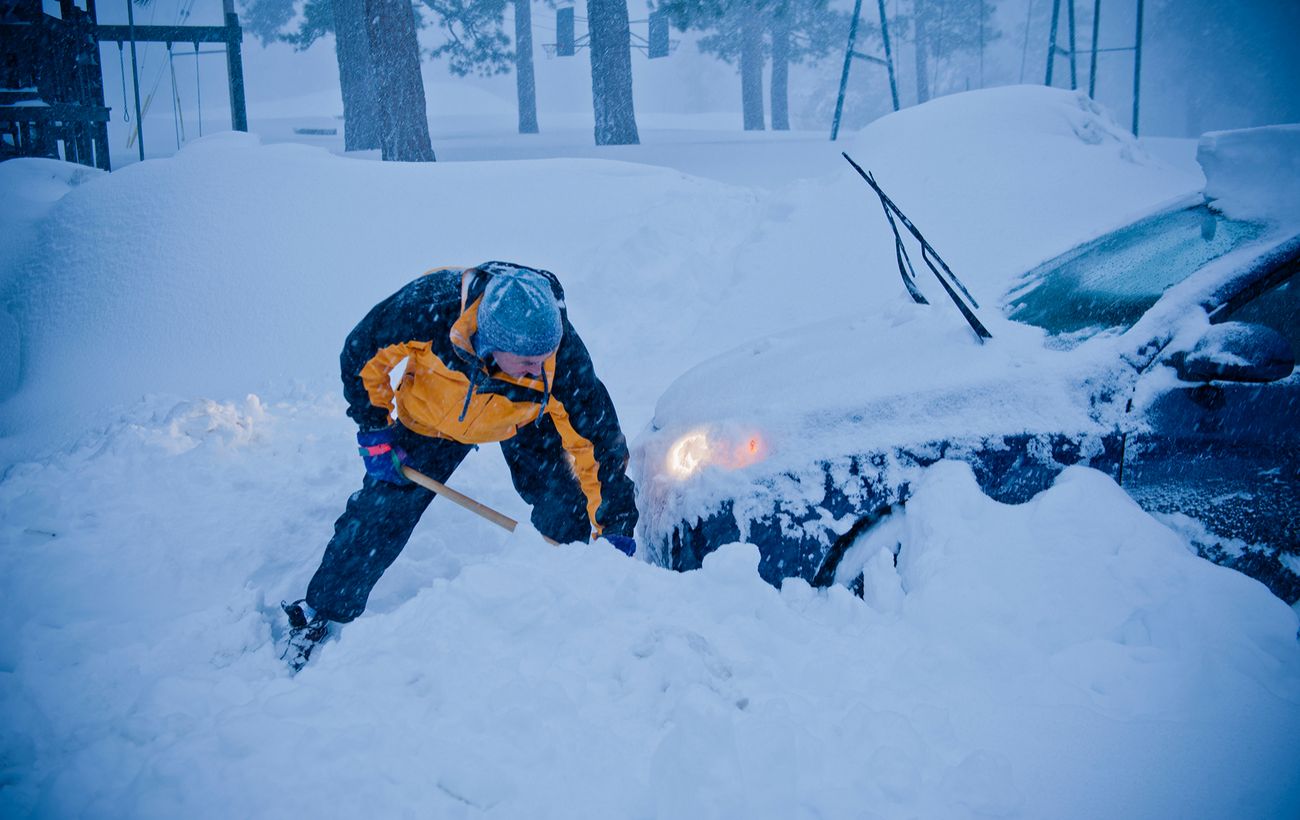 Завірюхи накриють майже всю Україну: синоптики попереджають про негоду завтра