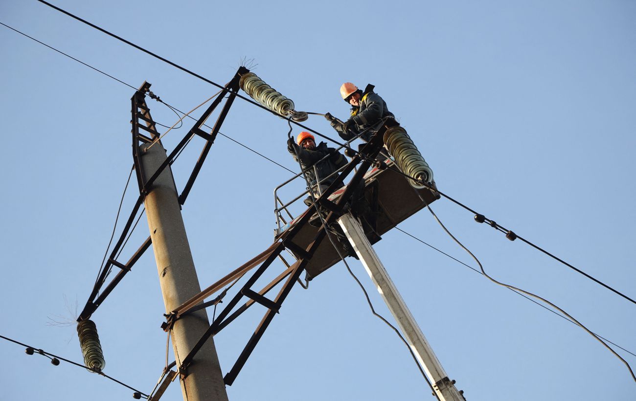 ДТЕК безперервно усуває наслідки обстрілів: працює понад 600 ремонтних бригад