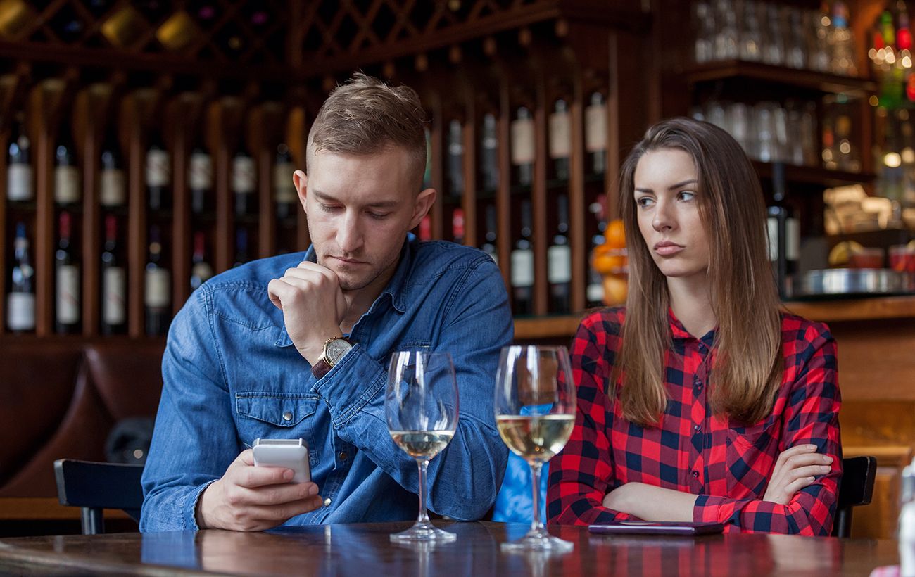 Свята закінчилися, а звичка залишилася: поради психолога, як припинити споживати спиртне без стресу