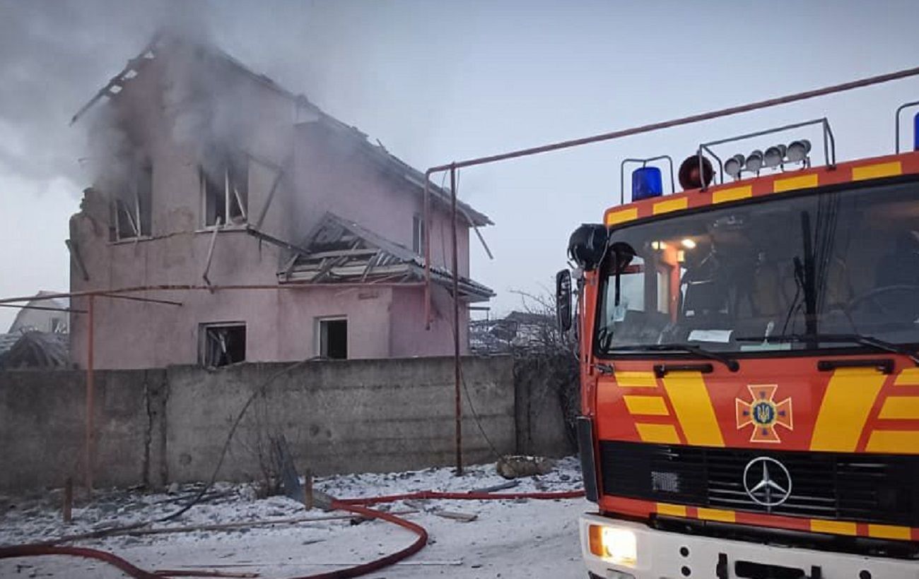 Росіяни атакували Одещину: загорівся склад та житлові будинки, є постраждалий
