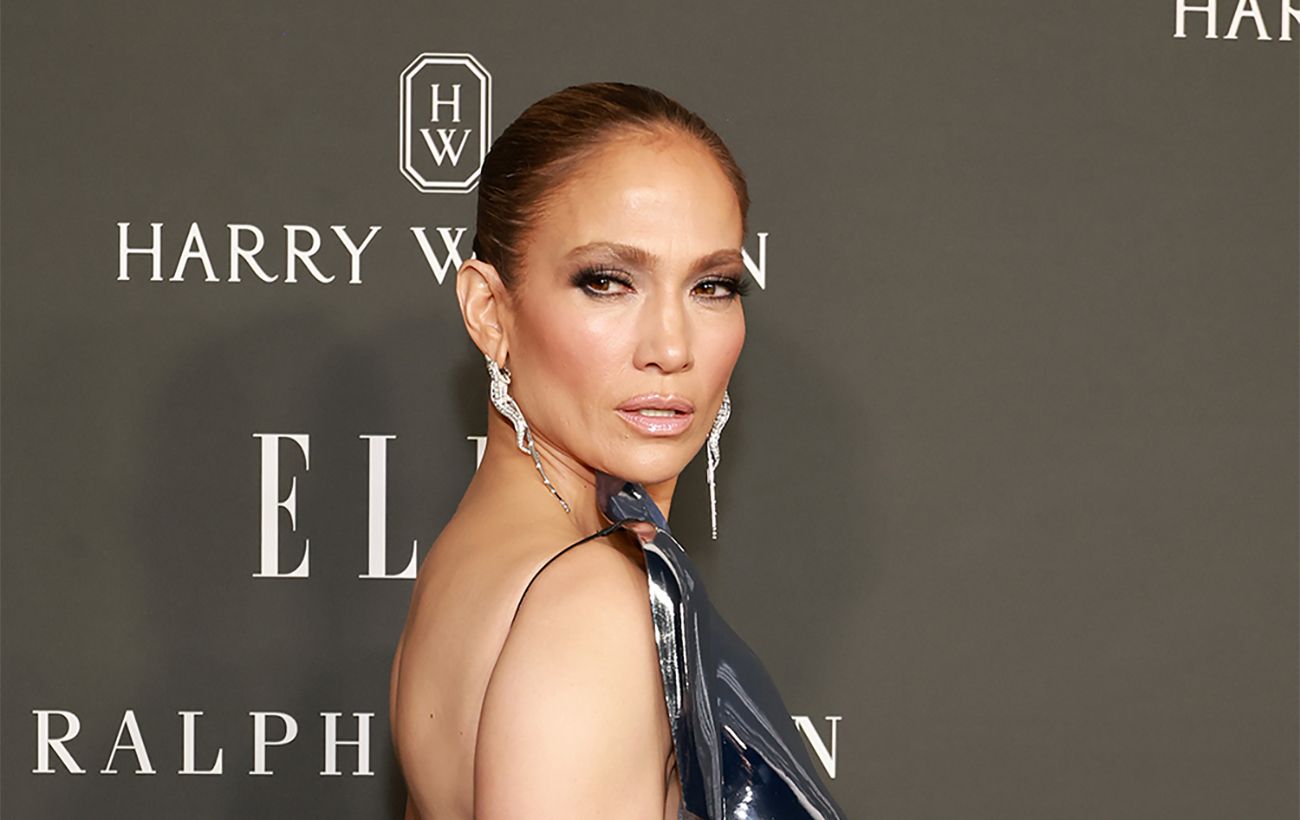 Як носити берет взимку: стильний приклад від Дженніфер Лопес