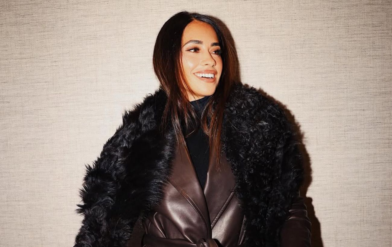 Зимовий стиль дружини Мессі: шкіряний тренч і шарф з екохутра