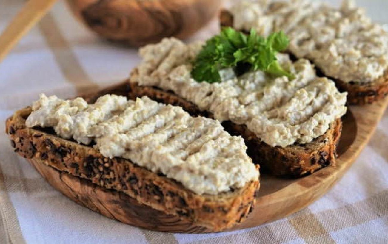 Оселедцеве масло - бюджетна закуска з насиченим смаком, яка смакує всім