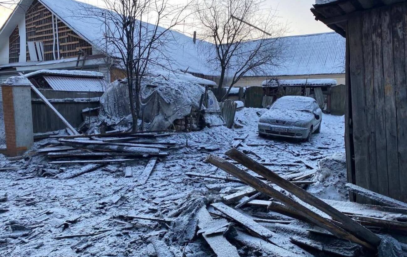 Росія атакувала Чернігівщину "Геранями": горіли ангари з зерном та будинки