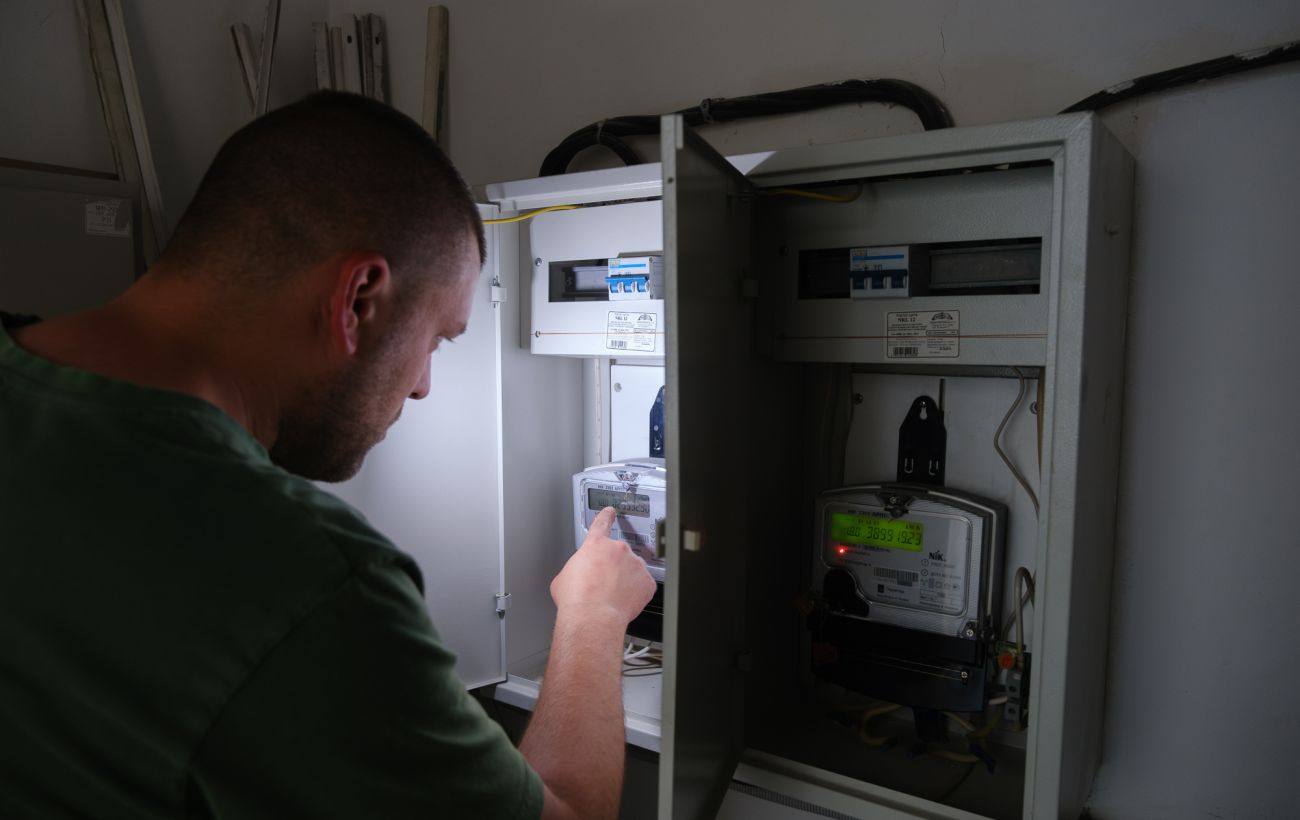 Відключення світла в усіх регіонах: "Укренерго" попередило про графіки на 26 січня