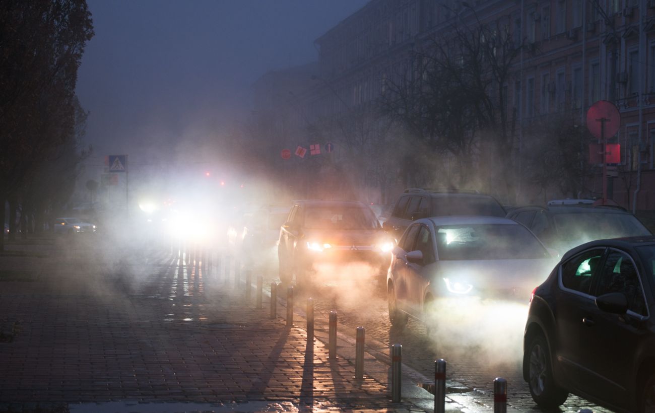 Київ до обіду накриє туман: у КМДА попереджають водіїв про небезпеку на дорогах