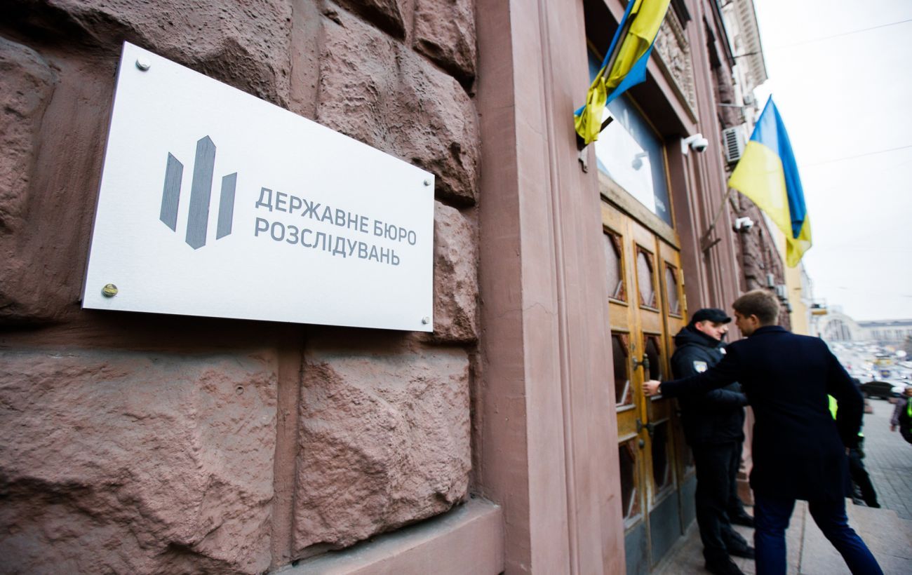 Переплатили 18 млн за ліжка для військових: ДБР викрило посадовців в Одесі