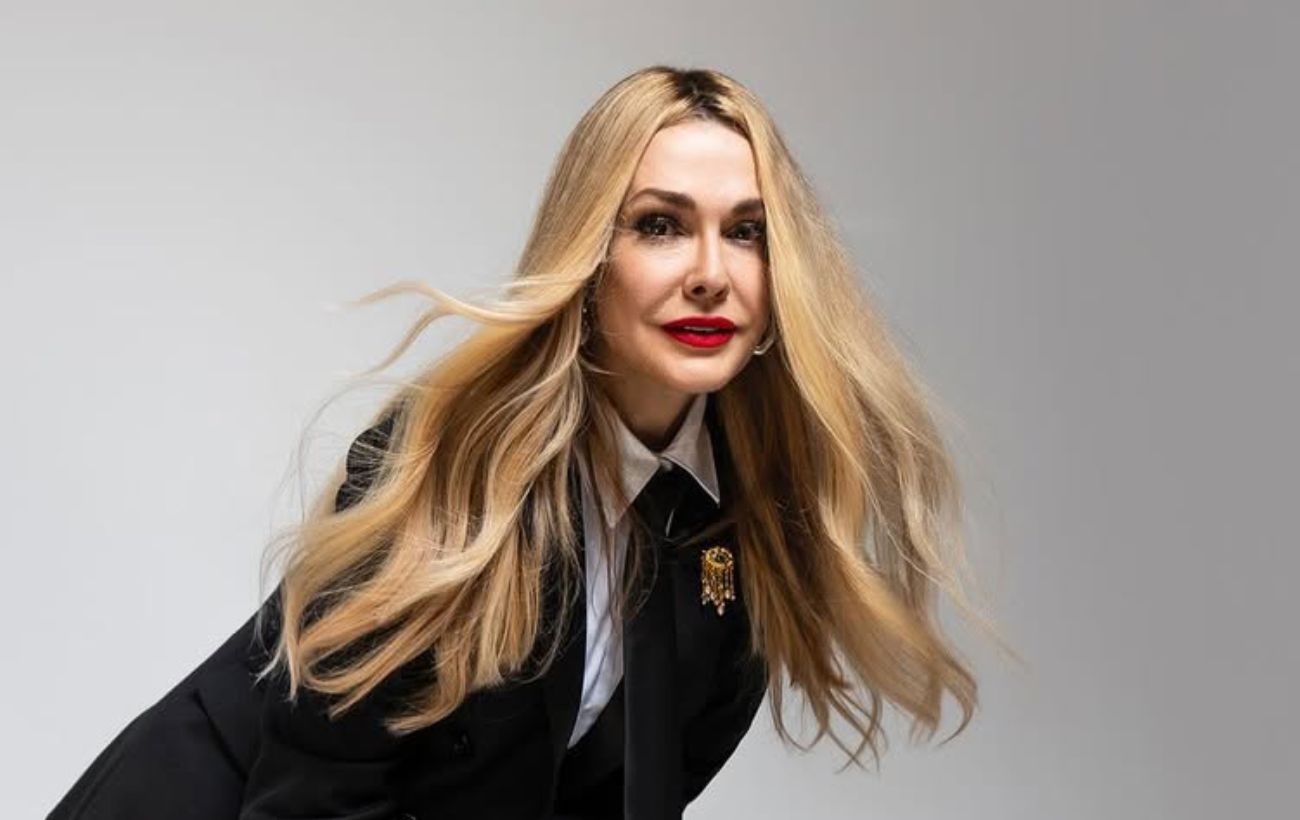 Стильно і практично: Сумська показала трендове пальто з екошкіри