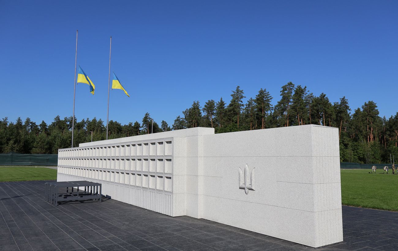 Військові розкритикували рішення Верховного суду щодо Національного меморіального кладовища
