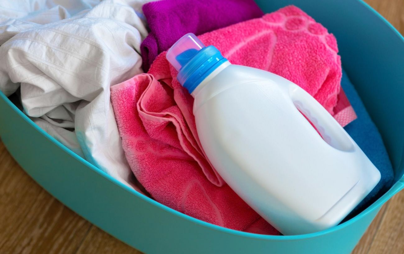 Названо звичку під час прання, яка пошкоджує одяг та машинку