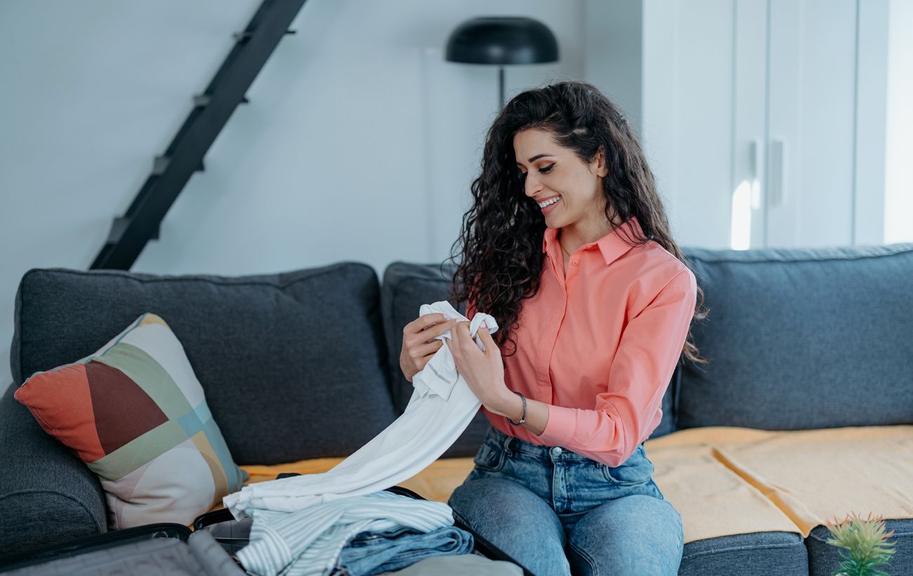 Не кидайте свій одяг у 3 місцях в домі: прикмети вважають це поганим знаком