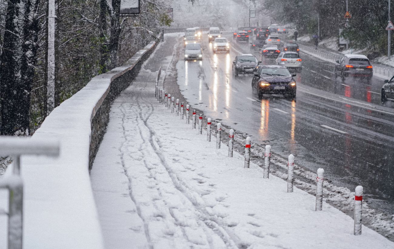 У Києві на дорогах очікується сильна ожеледиця: водіям та пішоходам дали поради