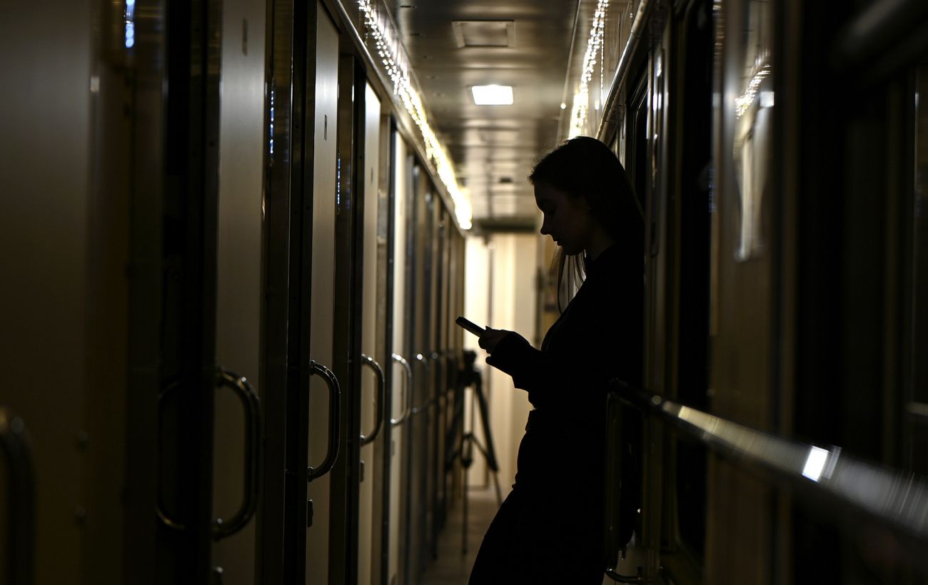 Забути про багаж і лягти на підлогу: як вижити у поїзді під час обстрілу (інструкція УЗ)