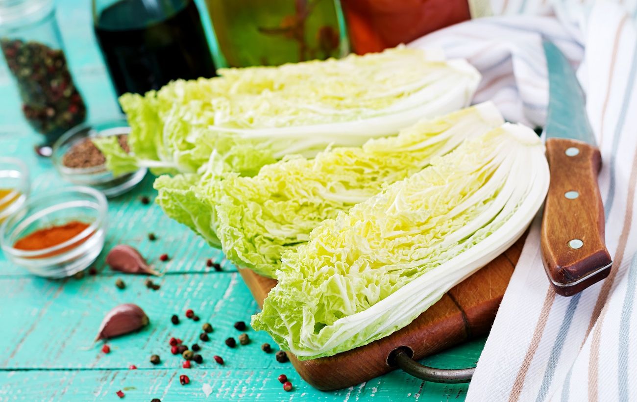 Отрута чи просто крапки? Що насправді означають чорні плями на пекінській капусті