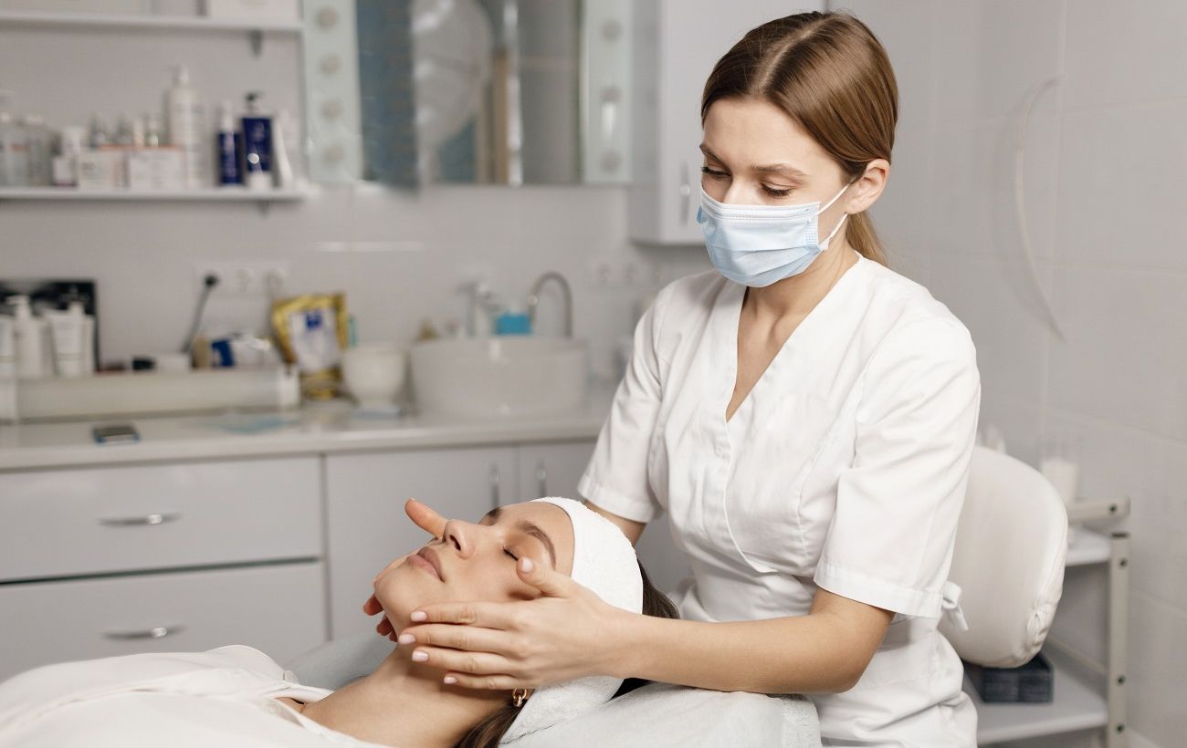 Лікарі благають: припиніть робити ці 3 процедури поза клінікою