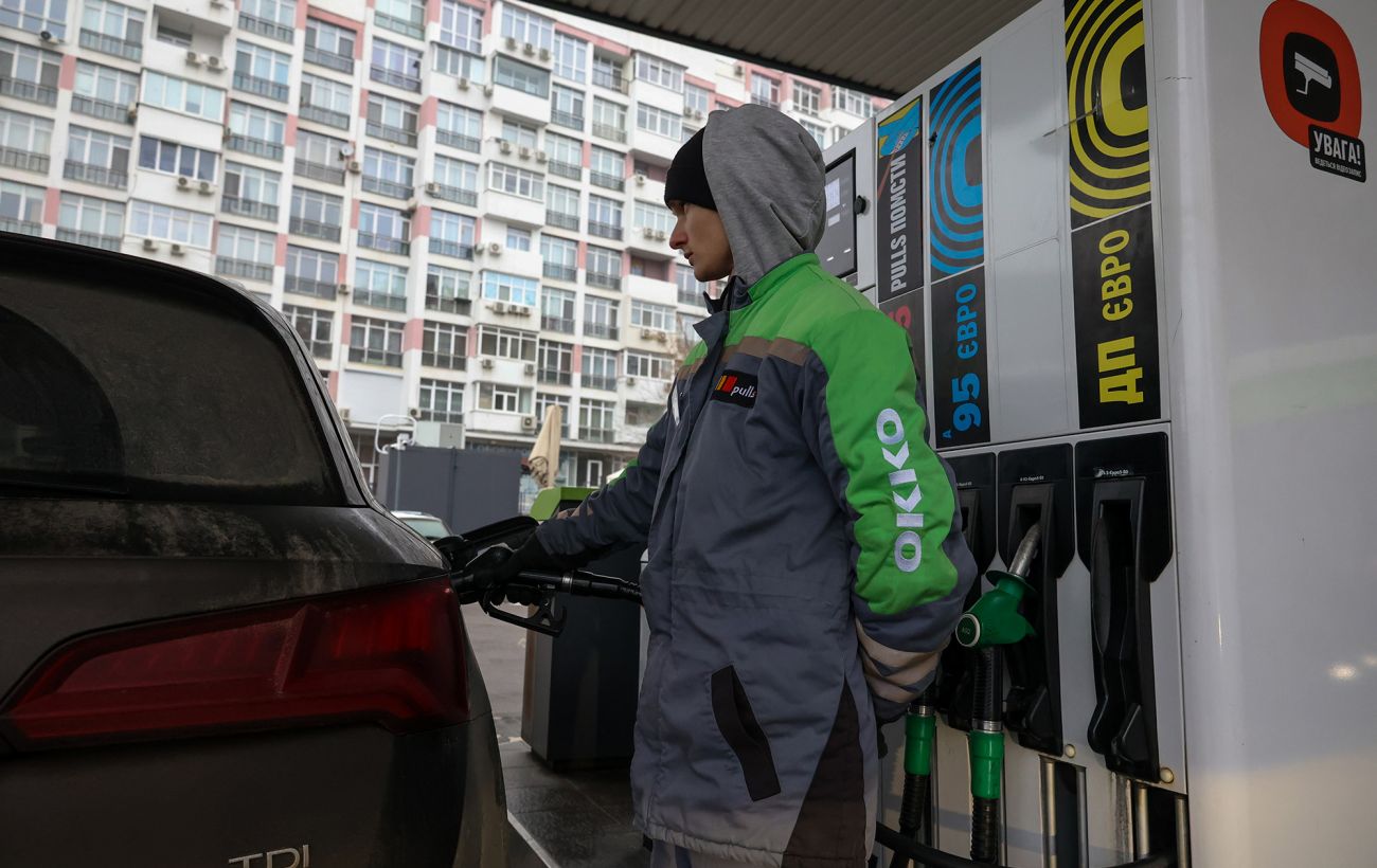 Бензин вже під 81 грн: що з цінами на АЗС та де пальне дешевше